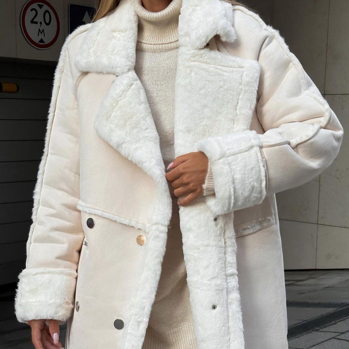 Femmes - Manteau surdimensionné en fausse fourrure - Longueur genou