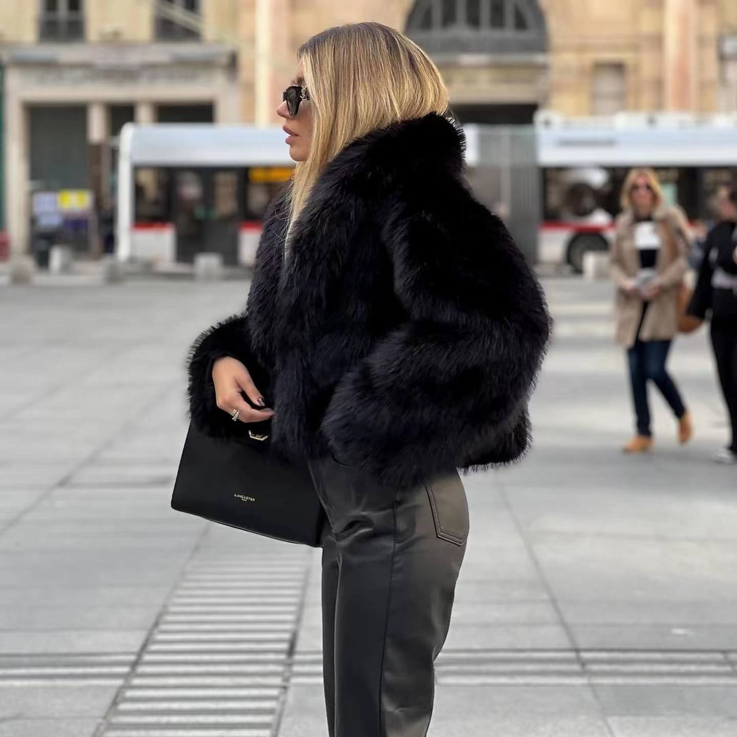 Femmes - Veste d'hiver en fausse fourrure - Élégance et confort - Vêtements d'extérieur tendance