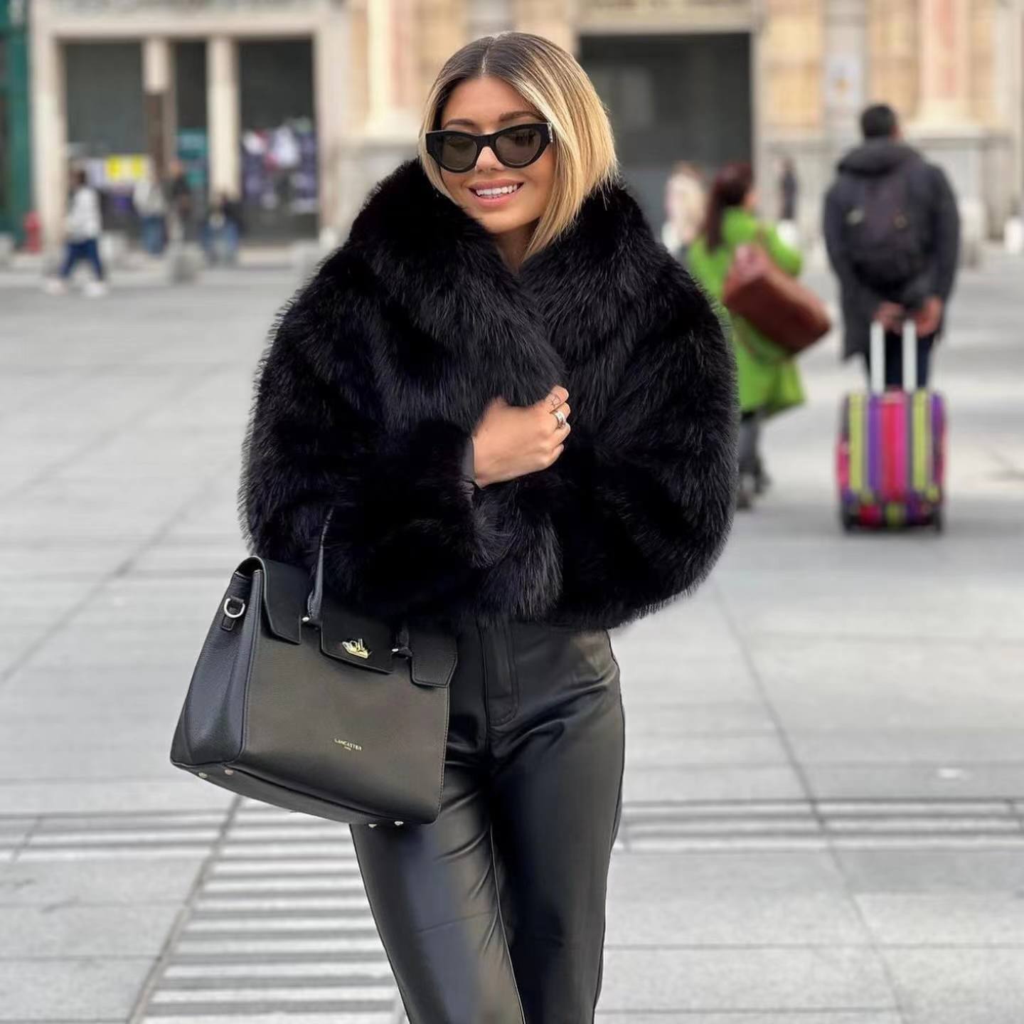 Femmes - Veste d'hiver en fausse fourrure - Élégance et confort - Vêtements d'extérieur tendance