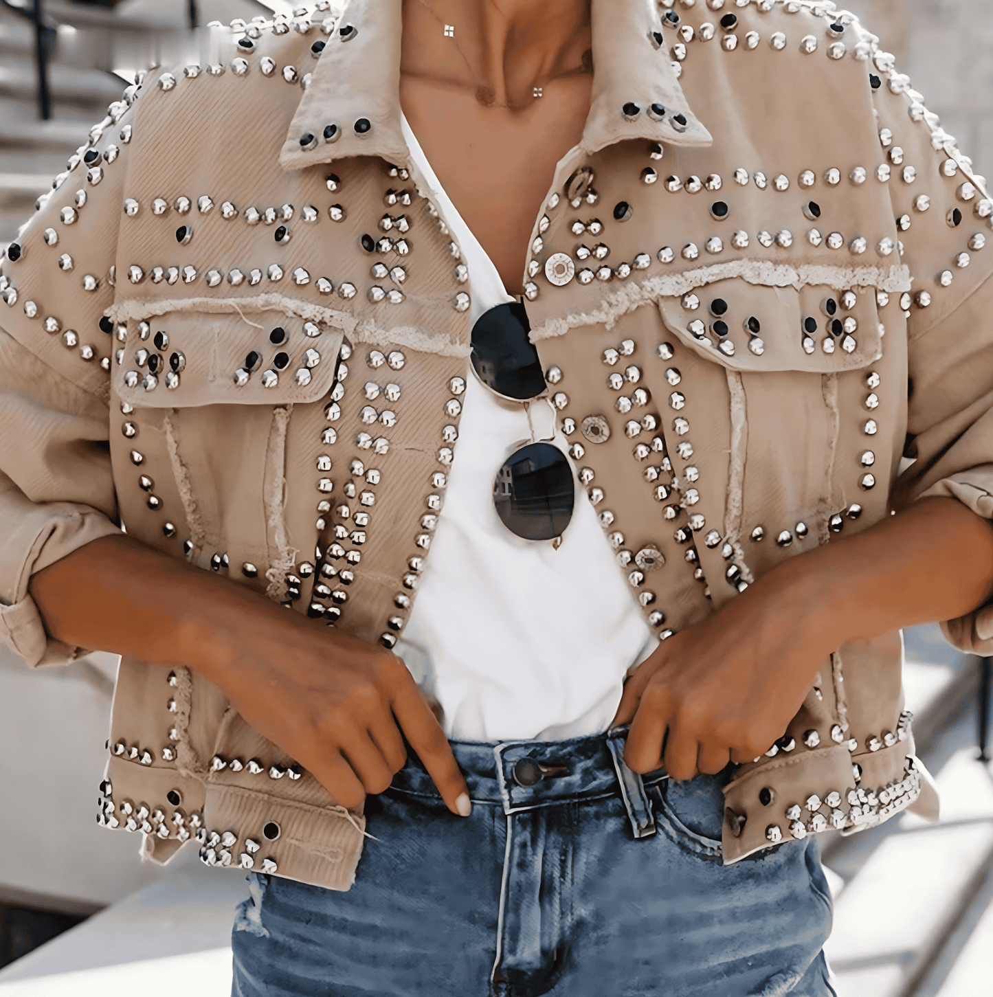 Femmes - Veste bombardier cloutée - boutonnée sur le devant